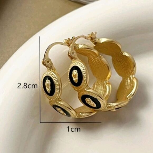 Designer Inspired Cuff Earrings - Picture 4 of 5